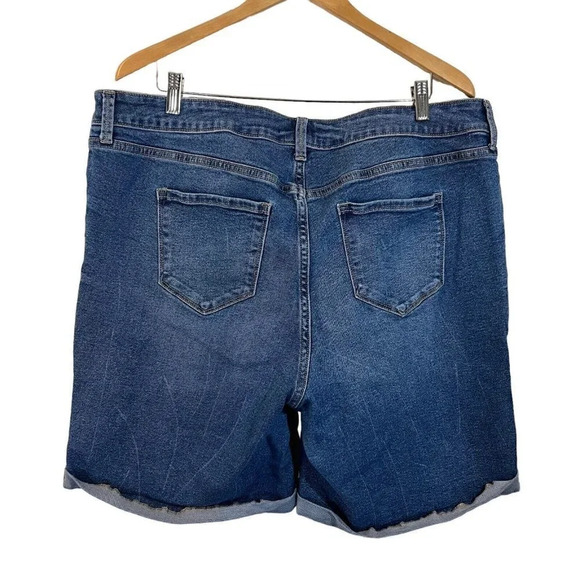 Old Navy Distressed Shorts Plus Size 22 Medium Wash Frayed Holes Cuffed Hem Blue - Picture 2 of 10